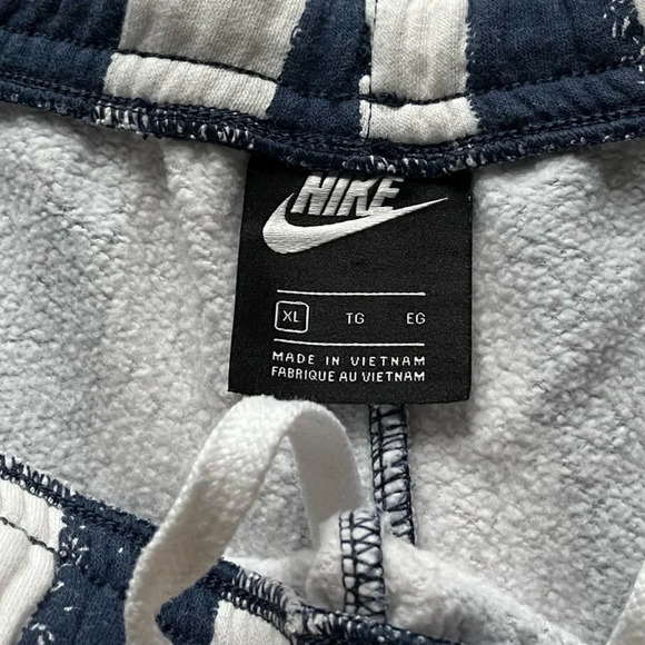 Nike club shorts white blue navy stripe stretchy waist XL - Picture 2 of 9